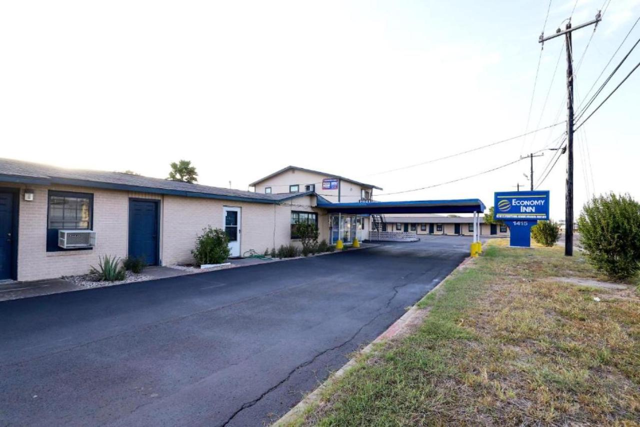 Economy Inn Kingsville Esterno foto
